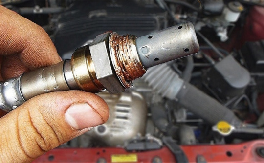 Cảm biến ô xy trên xe ô tô nên thay mới khi nào?