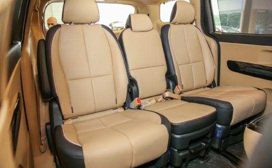 Xe 7 chỗ có được tháo bớt ghế không?