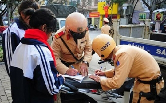 Chưa đủ tuổi lái xe bị phạt bao nhiêu tiền?