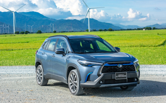 Top 10 xe bán chạy tháng 11/2022: Toyota Corolla Cross "xưng vương"