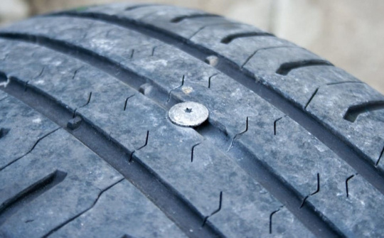 Mẹo xử lý nhanh khi lốp ô tô bị dính đinh hiệu quả ít ai biết