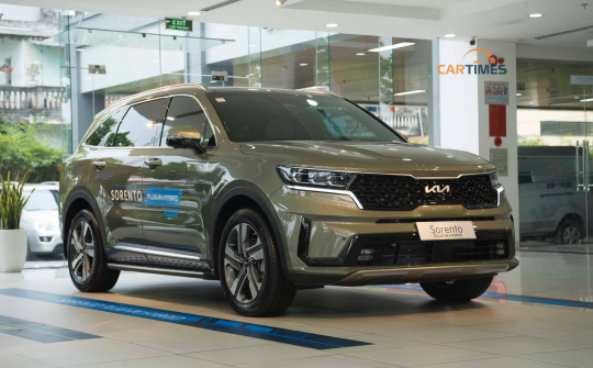 Kia Sorento PHEV cập bến đại lý: khác biệt so với bản chạy xăng và diesel, giá từ 1,4 tỷ đồng