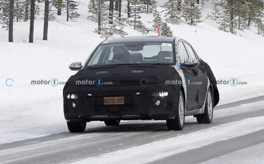 Hyundai Accent mới bị bắt gặp trên đường chạy thử