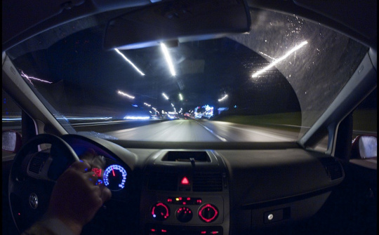 Lái xe đường dài ban đêm tài xế cần lưu ý những gì?