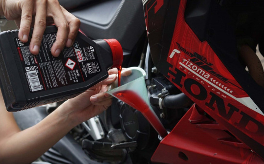 Cách nhận biết dầu nhớt thật giả không chất lượng