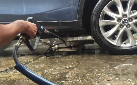 Tại sao nên cọ rửa gầm xe ô tô thường xuyên?