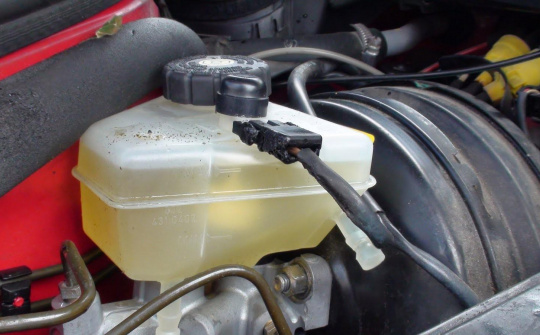 Vệ sinh két nước làm mát có thực sự quan trọng?