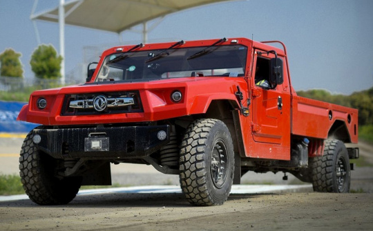 Mẫu xe Hummer chạy điện có đối thủ cạnh tranh từ Trung Quốc, thiết kế "vay mượn chính chủ"