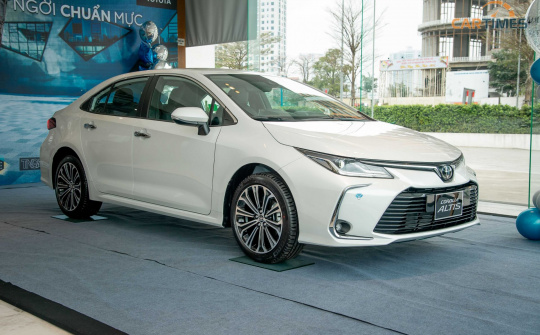 Thấp hơn 100 triệu so với bản cao cấp nhất, Toyota Corolla Altis 2022 bản 1.8V có gì?
