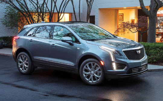 Các nhà sản xuất ô tô lớn ngừng bán xe tại Nga