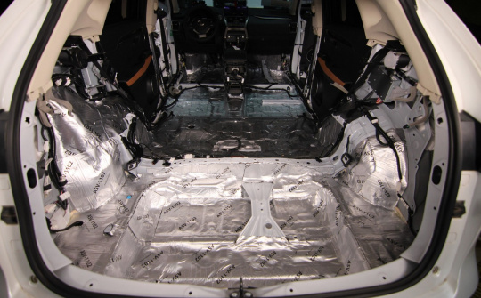 Cách âm chống ồn xe ô tô nên hay không?