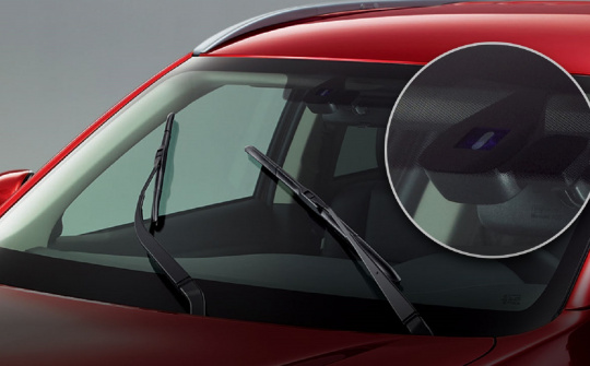 Cảm biến gạt mưa tự động hoạt động như thế nào?