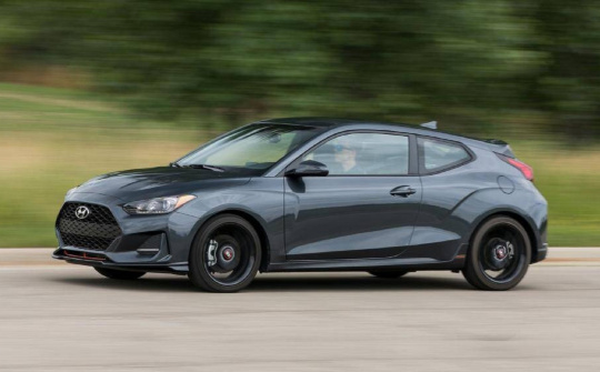 Nguyên nhân khiến xe ô tô không tăng tốc dù đã đạp ga