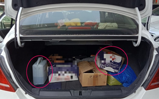 Vật dụng không nên để trong cốp xe vào mùa hè