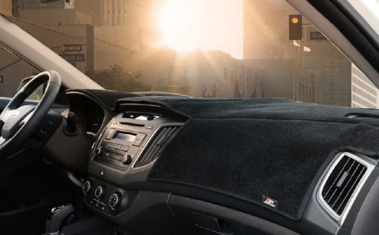 Có nên sử dụng thảm taplo trên ô tô?