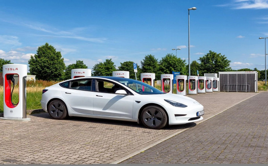 Cách sử dụng ô tô điện vào mùa hè