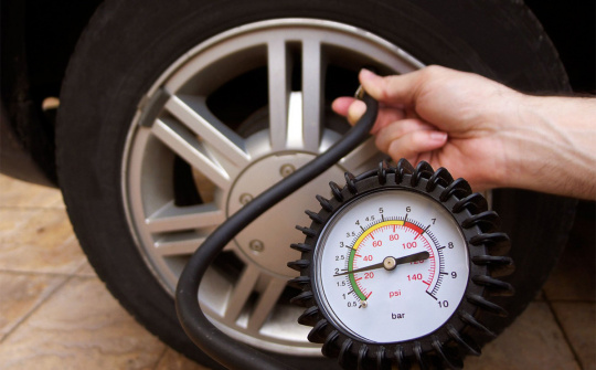 Những lưu ý không thể bỏ qua khi bơm lốp xe ô tô