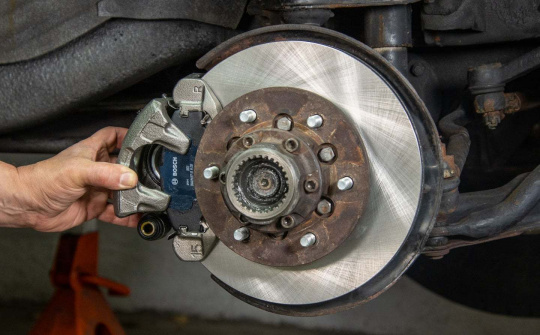 Những điều cần biết về má phanh ô tô