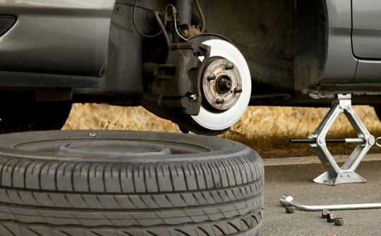 Những bộ phận trên ô tô dễ gặp trục trặc vào mùa hè