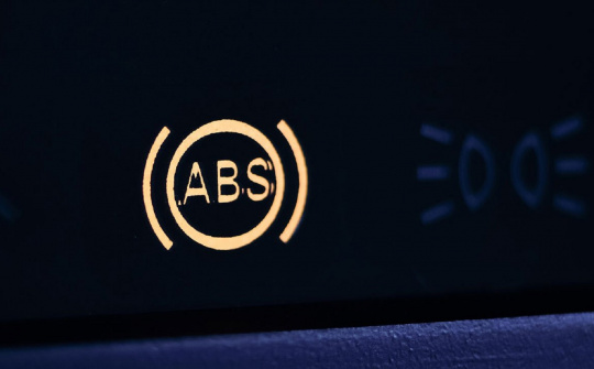 Các bước xử lý khi phanh ABS gặp vấn đề