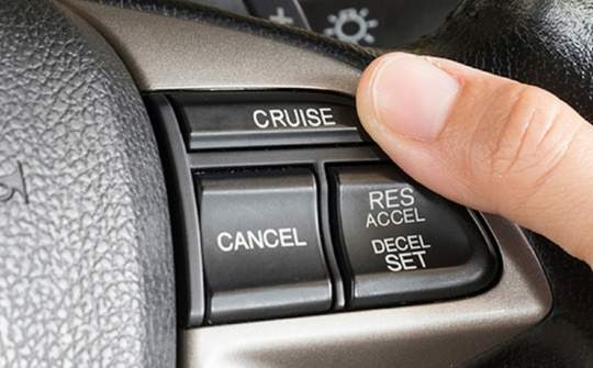 Lắp Cruise Control cho xe ô tô nên hay không?