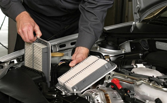 Cách vệ sinh lọc gió xe ô tô để tránh hao xăng