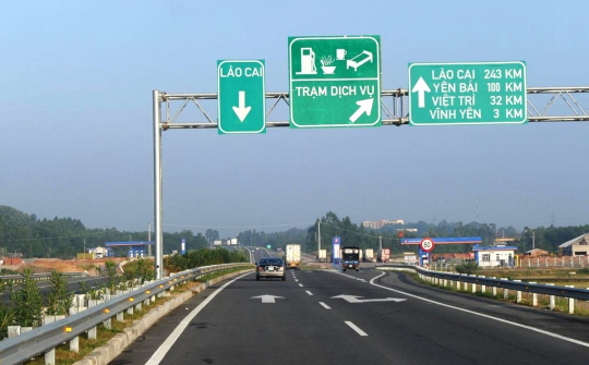 Dừng xe trên cao tốc cần nhớ những quy tắc gì?