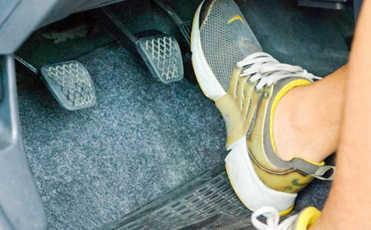 Các nguyên nhân dẫn tới xe ô tô bị dính côn