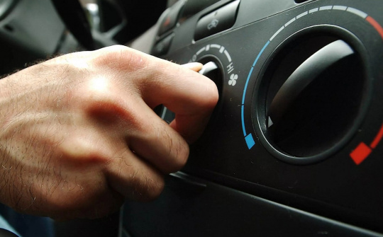 Lý do điều hòa ô tô không mát