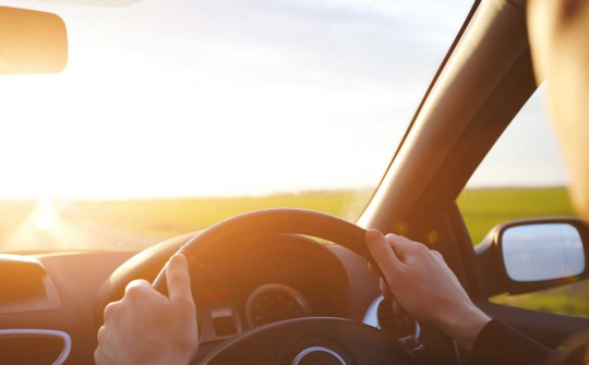 Cách giữ an toàn khi lái xe dưới trời nắng nóng đỉnh điểm