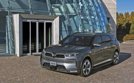 VinFast điều chỉnh giá bán lẻ hai mẫu ô tô điện VF 8 và VF 9 từ đầu tháng 7/2022