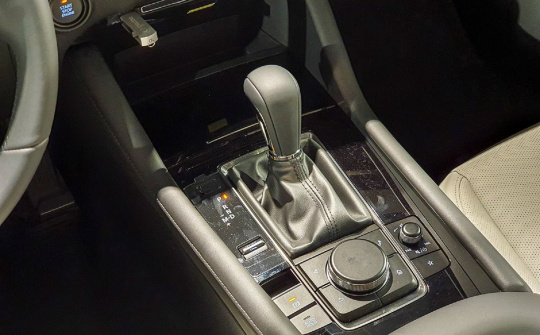 Xử lý thế nào khi ô tô bị hỏng số lùi?