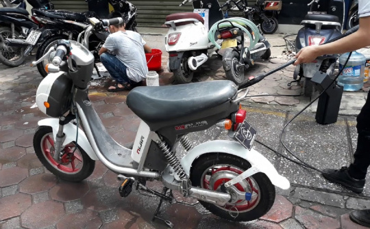 Rửa xe điện thế nào cho đúng cách?