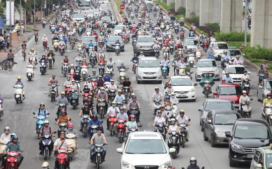 Điều khiển xe máy trên làn đường hỗn hợp cần lưu ý điều gì?