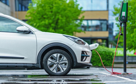 Năm 2022, doanh số xe điện sẽ cao kỷ lục