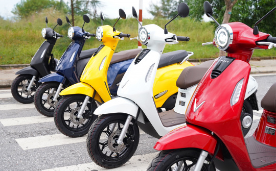 Lô xe máy điện thông minh Evo200 đầu tiên đến tay người dùng