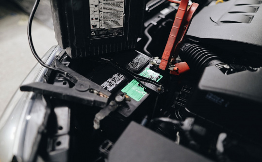 Những dấu hiệu cảnh báo ô tô sắp hoặc bị hết ắc quy