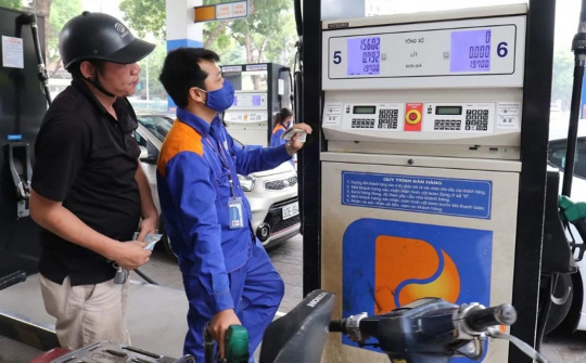 Đổ lẫn xăng RON 95 và 92 có ảnh hưởng gì cho xe không?