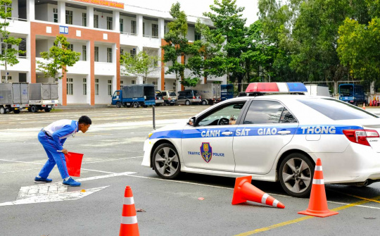 Hàng ngàn CSGT được tập huấn kỹ năng lái xe ô tô bởi Honda Việt Nam
