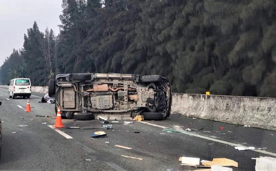 Lý do nổ lốp trên cao tốc có thể gây lật xe?