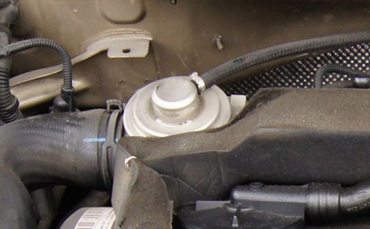 Vệ sinh van tuần hoàn khí xả của máy dầu có tác dụng gì?