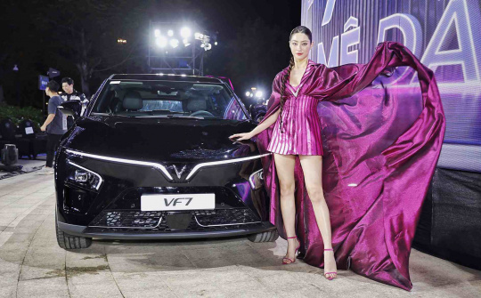 VinFast nhận đặt cọc VF 7, ưu đãi ngay 30 triệu đồng