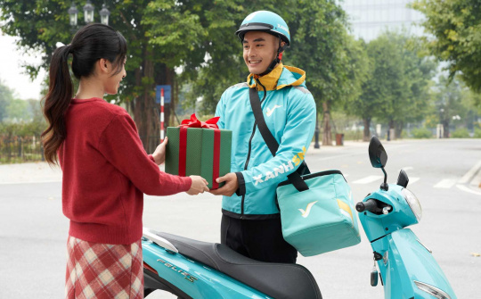 Đã có dịch vụ giao hàng nhanh bằng xe máy điện