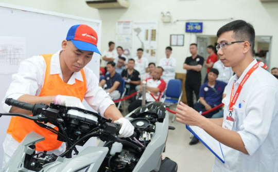 Honda Việt Nam vinh danh các nhân viên xuất sắc trong lĩnh vực xe máy