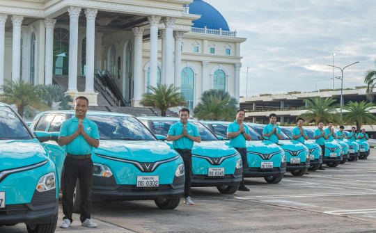 Người dân Lào nói gì về taxi điện Xanh SM