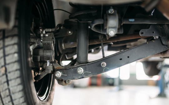 Những dấu hiệu nhận biết ô tô cần phải thay giảm xóc