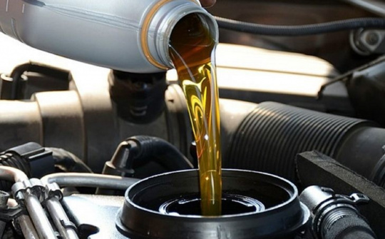 Sử dụng dầu nhớt của ô tô cho xe máy, nên hay không?