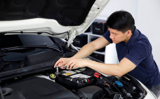 Dấu hiệu nhận biết ắc quy ô tô hết điện và cách xử lý