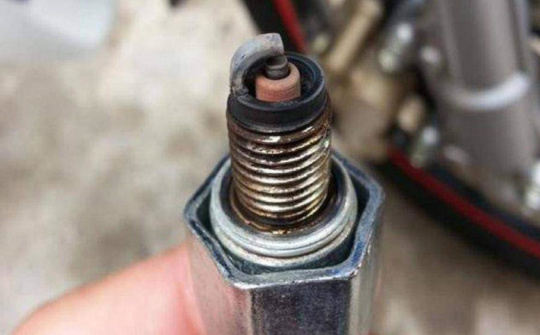 Dấu hiệu nhận biết xe máy đang bị hao xăng