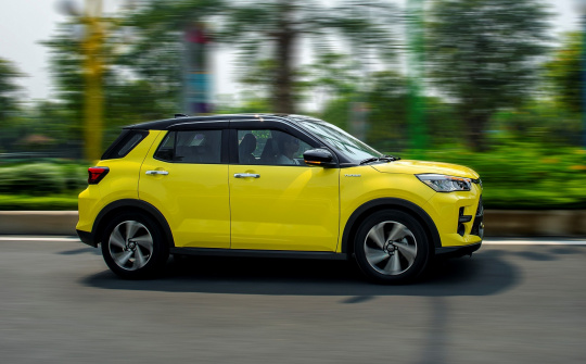 Mẹo chạy xe ô tô tiết kiệm xăng tối đa trong ngày hè